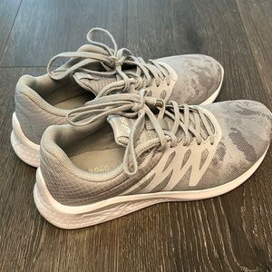 Women ASICS running shoe COMUTORA MX